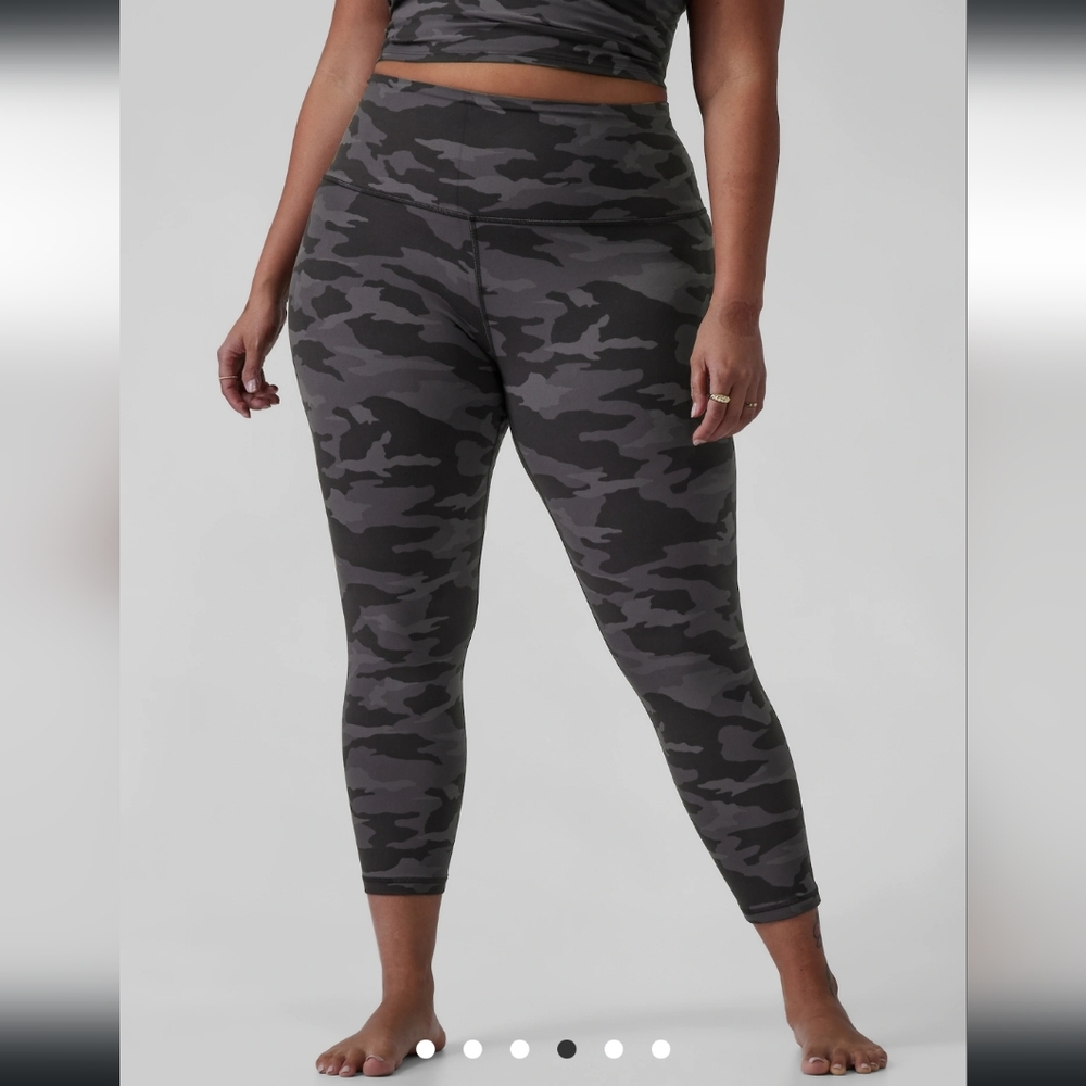 Athleta elation camo 7/8 tight nwot legging grey black large